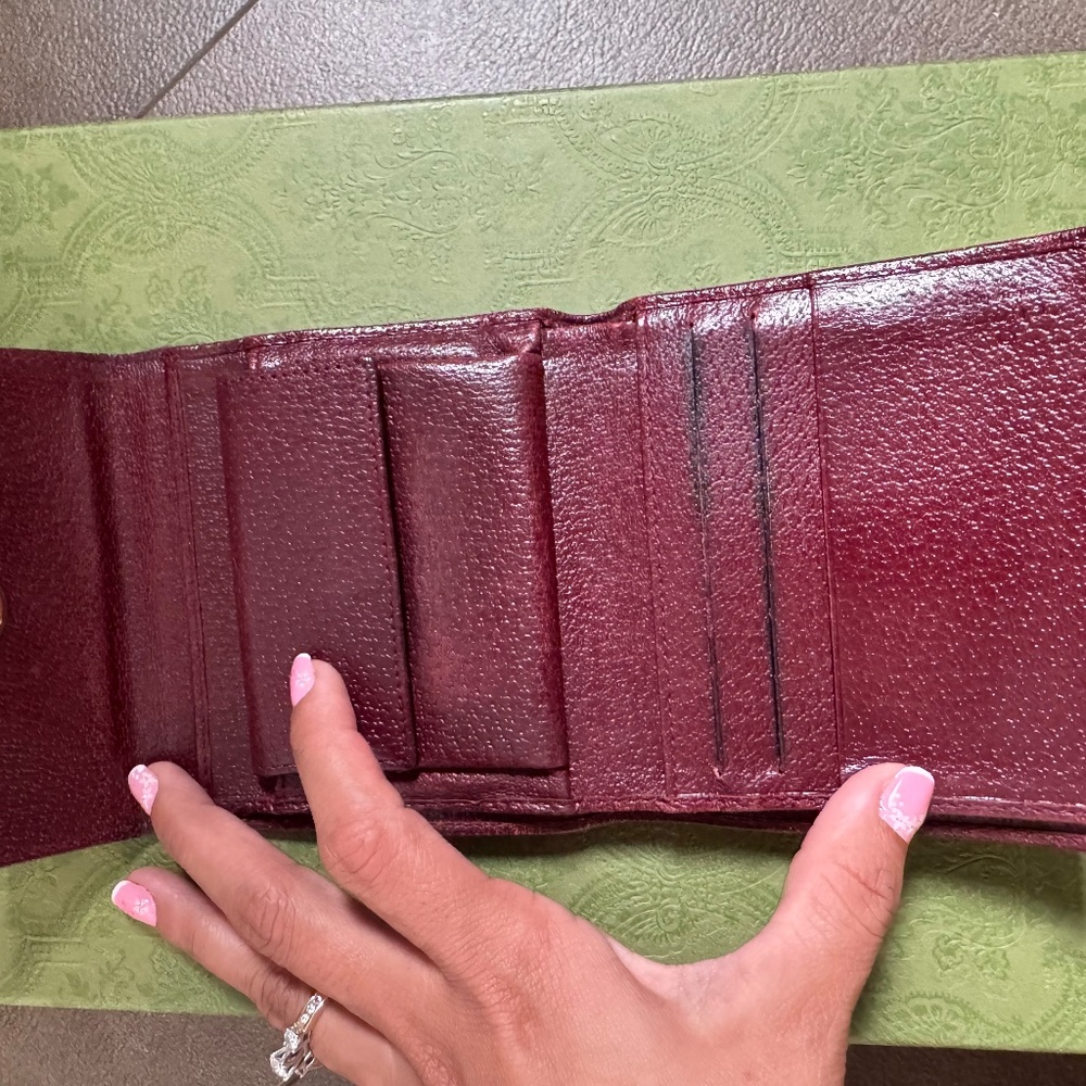 AUTHENTIC GUCCI WALLET!!